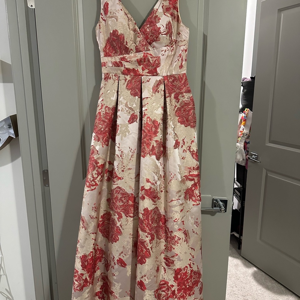 Carmen Marc Valvo Dress size 6 NWT